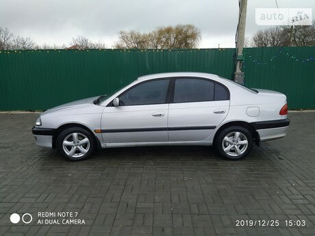 Toyota Avensis 1999 року