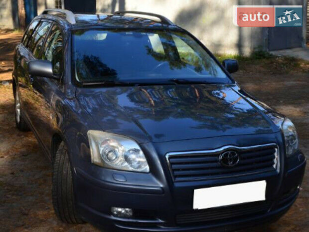 Toyota Avensis 2004 року