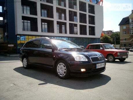 Toyota Avensis 2005 року