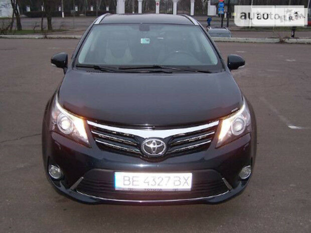 Toyota Avensis 2012 года