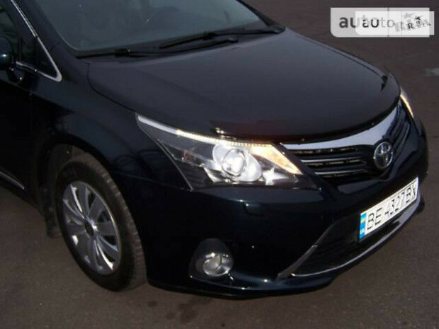 Toyota Avensis 2012 года