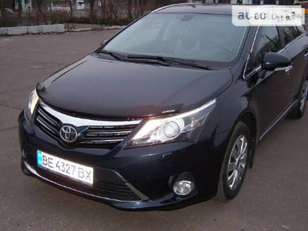 Toyota Avensis 2012 року