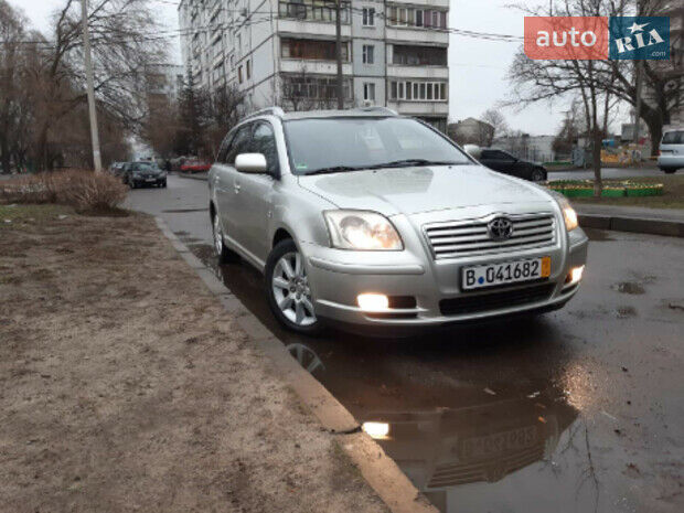 Тойота Авенсис 2004 года Toyota Avensis 2004 года