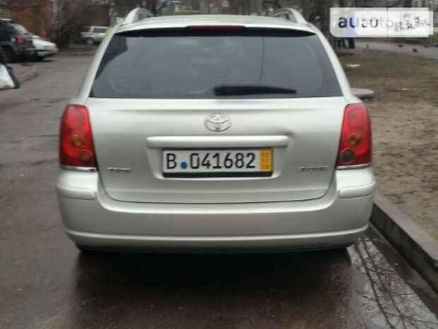 Toyota Avensis 2004 року