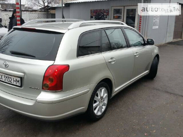 Toyota Avensis 2004 року