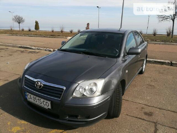 Toyota Avensis 2005 року