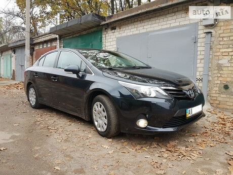 Toyota Avensis 2012 року