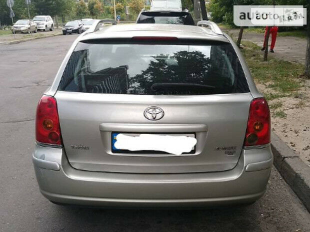 Toyota Avensis 2003 года