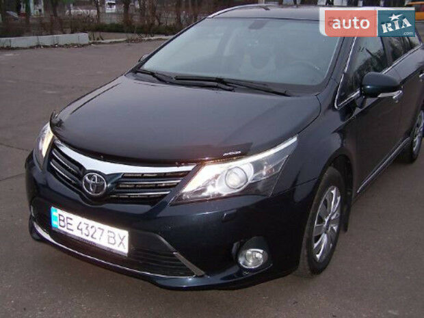 Toyota Avensis 2012 года