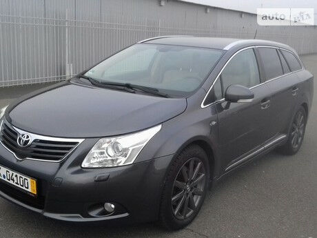 Toyota Avensis 2009 года