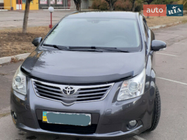 Toyota Avensis 2011 року