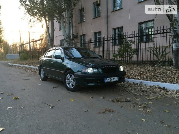 Toyota Avensis 1998 года