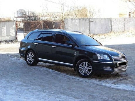 Toyota Avensis 2003 року