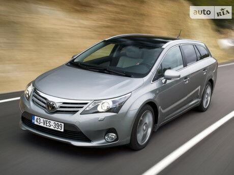 Toyota Avensis 2012 года