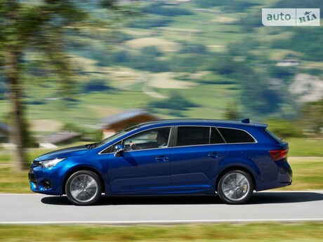 Тойота Авенсис 2005 года Toyota Avensis 2005 года