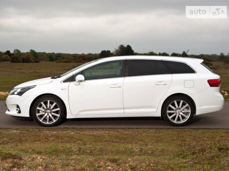 Тойота Авенсис 2005 року Toyota Avensis 2005 року