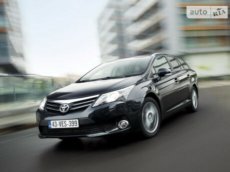 Toyota Avensis 2010 року