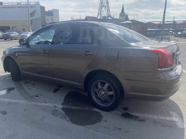 Toyota Avensis 2004 року