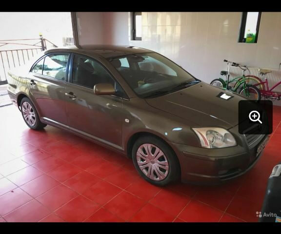 Toyota Avensis 2004 року
