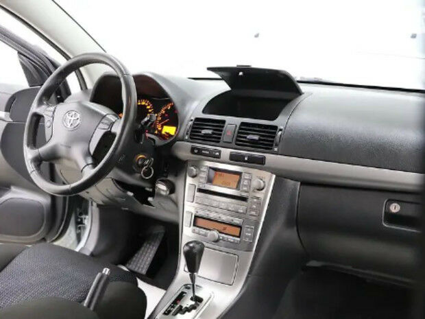 Toyota Avensis 2008 года