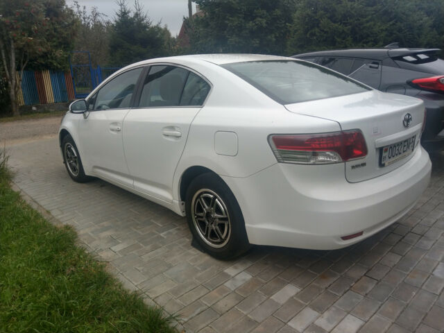 Toyota Avensis 2009 року