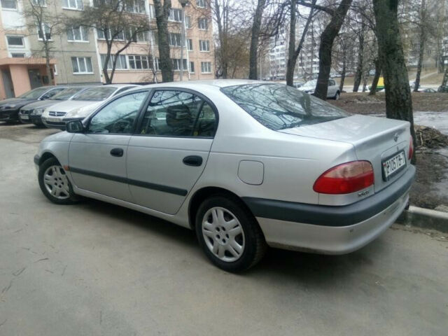 Toyota Avensis 2001 года