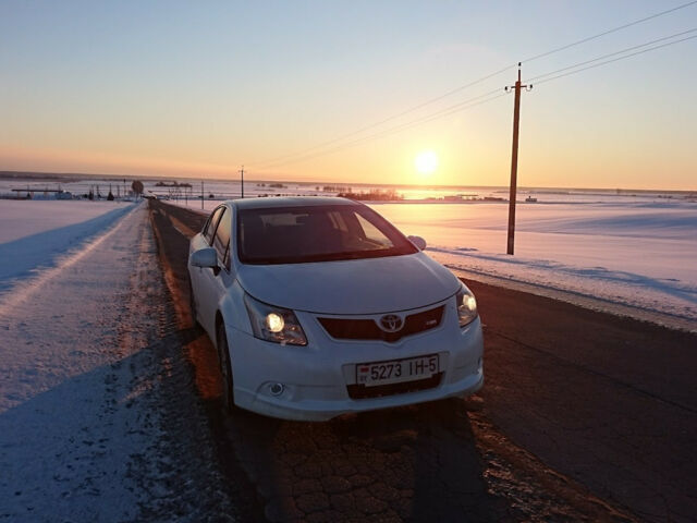 Toyota Avensis 2010 года