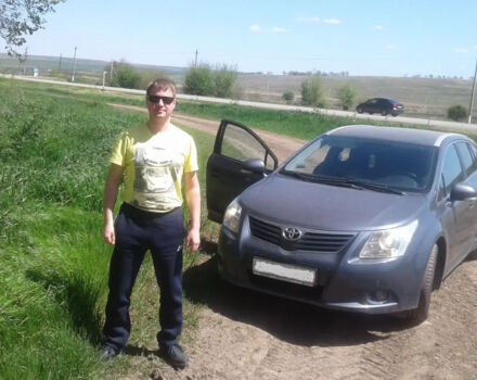 Toyota Avensis 2010 года