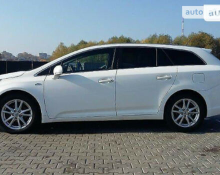 Toyota Avensis 2011 года