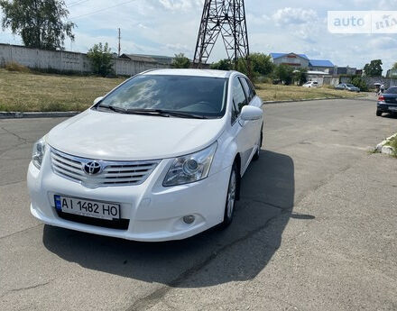 Toyota Avensis 2011 року