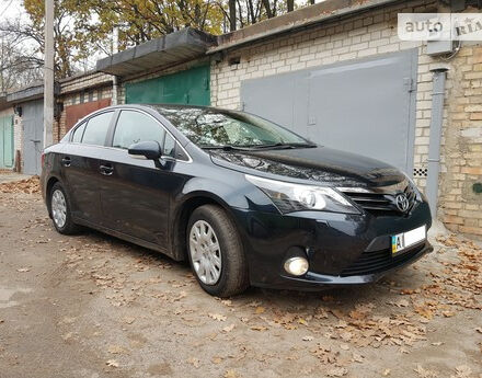 Toyota Avensis 2012 года