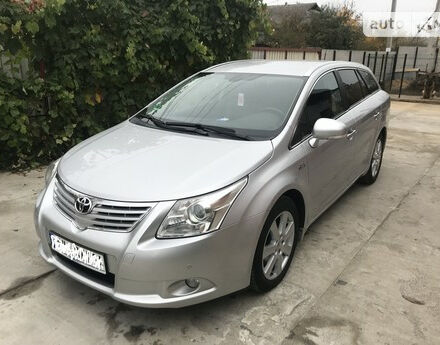 Toyota Avensis 2011 року