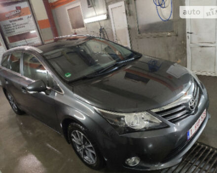 Toyota Avensis 2014 року