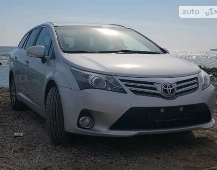 Toyota Avensis 2012 года