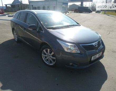 Toyota Avensis 2010 року