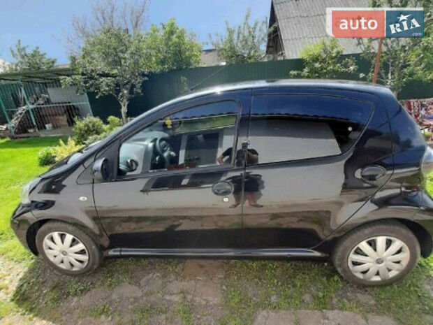 Toyota Aygo 2011 года