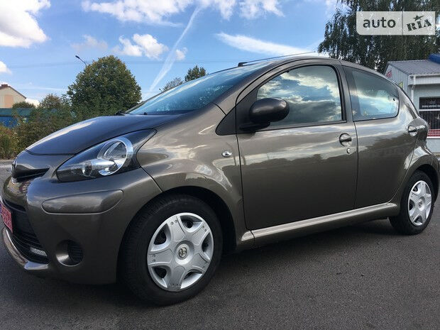 Toyota Aygo 2012 року