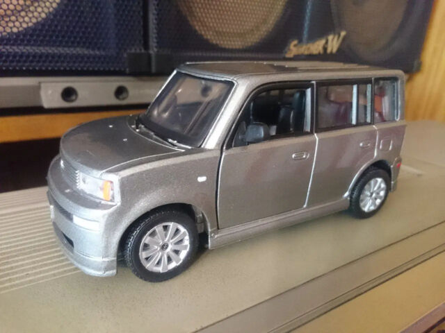 Toyota BB 2001 року