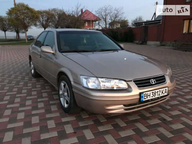 Toyota Camry 2001 года