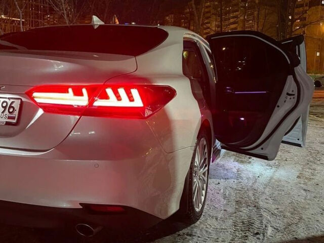 Toyota Camry 2020 року