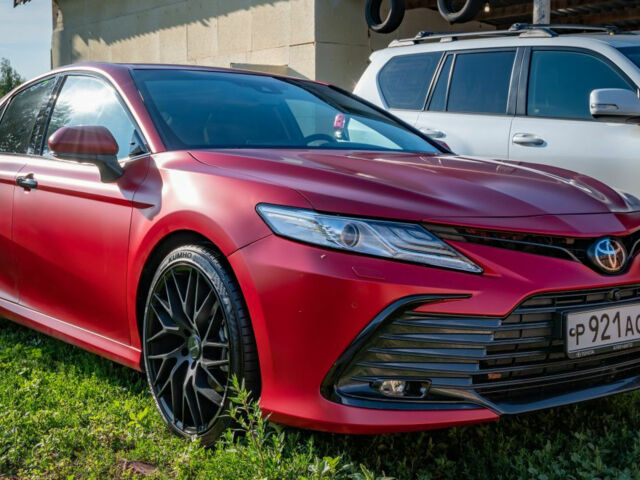 Toyota Camry 2021 року