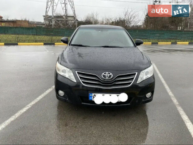 Тойота Камри 2011 года Toyota Camry 2011 года