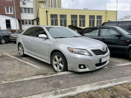 Toyota Camry 2011 года