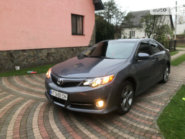 Toyota Camry 2013 года