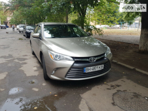 Toyota Camry 2015 року