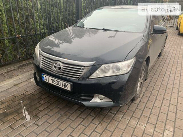 Toyota Camry 2013 року