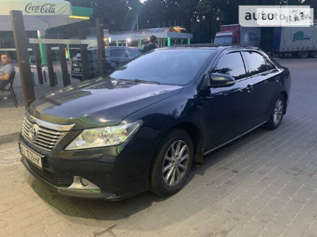 Toyota Camry 2013 года