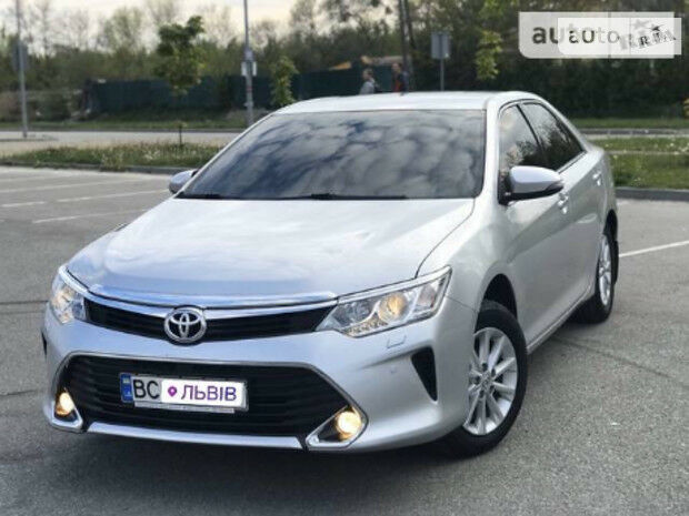Toyota Camry 2016 года