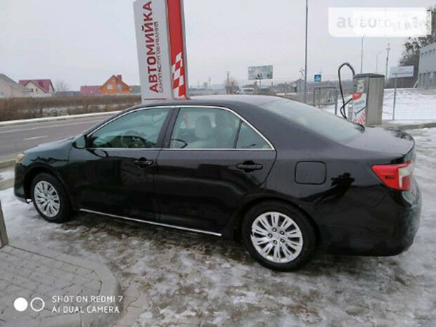 Toyota Camry 2012 року