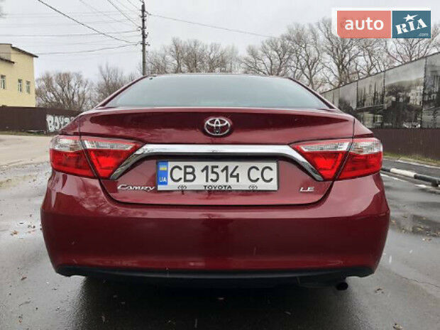 Toyota Camry 2015 року